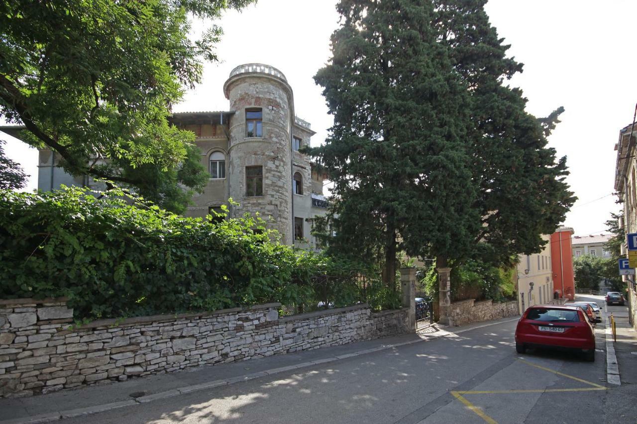 Apartment In The Top Center Of Old Town Pula Exterior photo