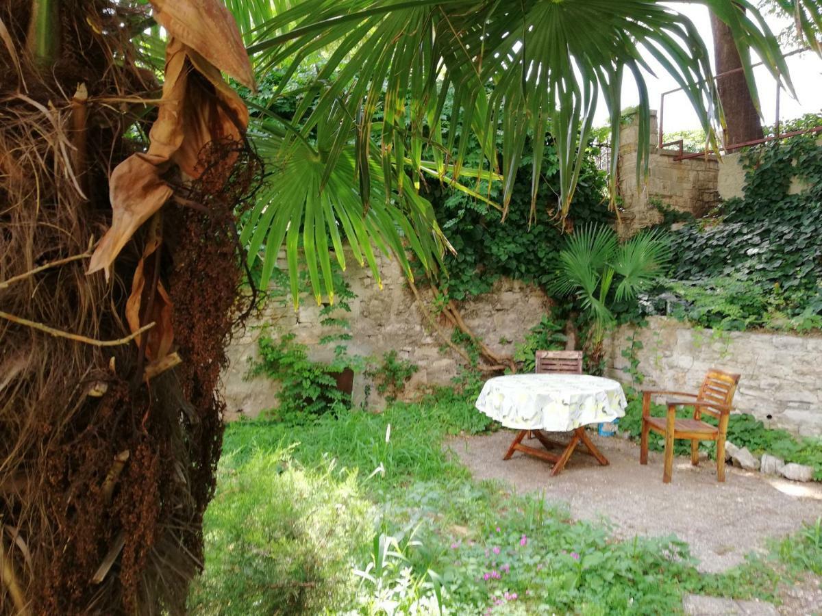 Apartment In The Top Center Of Old Town Pula Exterior photo